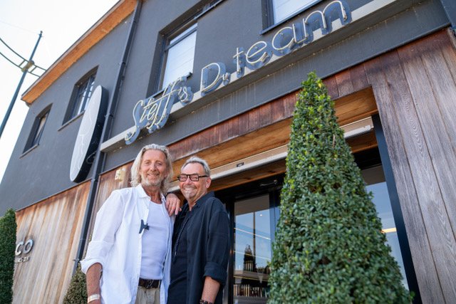 de eigenaars aan de voorgevel